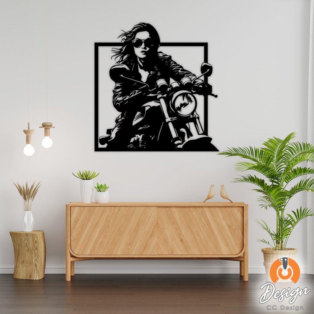 Mujer en Moto